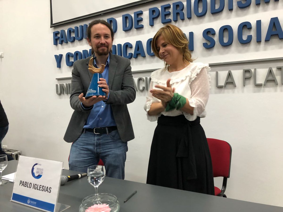 En un “contexto de lucha contra la derecha”, Saintout entregó el premio Rodolfo Walsh a Pablo Iglesias Turrión