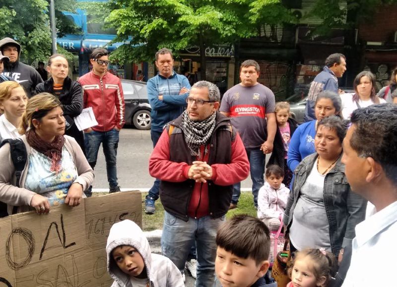 Vecinos de Melchor Romero se movilizan contra el desalojo de un barrio con 277 menores