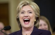 Hillary Clinton está preocupada por los extraterrestres pero los bancos le pagan 26 millones de dólares por sus discursos