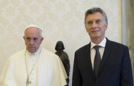 El Presupuesto 2017 que propone Macri ofrece un “endeudamiento obsceno”, afirma un documento avalado por el Papa