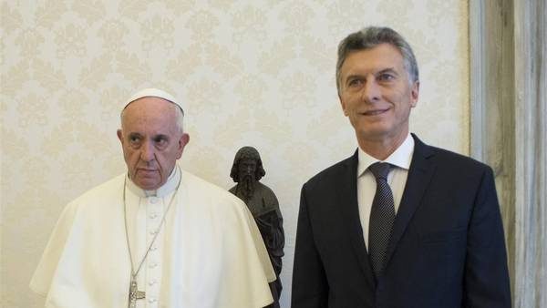 El Presupuesto 2017 que propone Macri ofrece un “endeudamiento obsceno”, afirma un documento avalado por el Papa