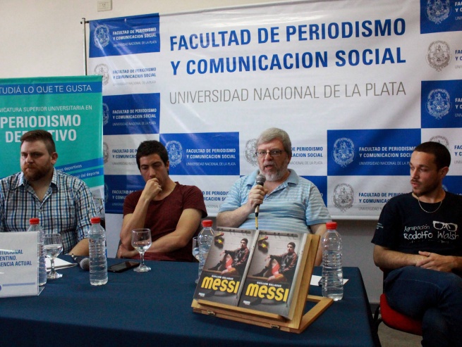 Especialistas debatieron en la facultad de Periodismo sobre la relación del fútbol con el poder