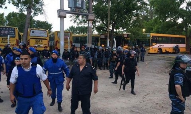 Brutalidad policial en La Plata: reprimen y detienen a colectiveros que defendían sus puestos de trabajo