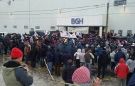Más despidos en el extremo sur: “Macri está empeñado en destruir a la industria fueguina”