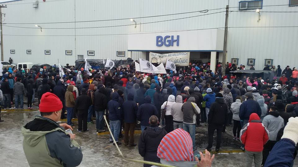 Más despidos en el extremo sur: “Macri está empeñado en destruir a la industria fueguina”