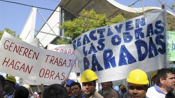 Fin de año catastrófico: la construcción se desplomó un 19,2% y la industria un 8% por las políticas de Cambiemos