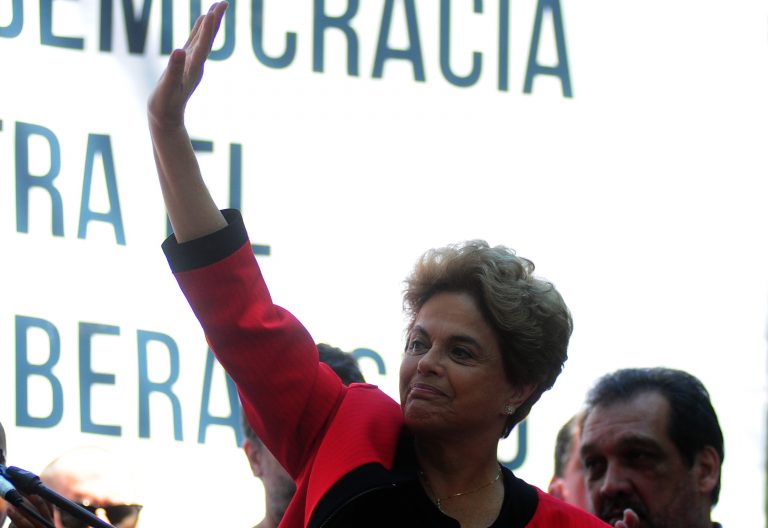 Rousseff en Uruguay: “El árbol de la democracia está siendo atacado por hongos y parásitos”