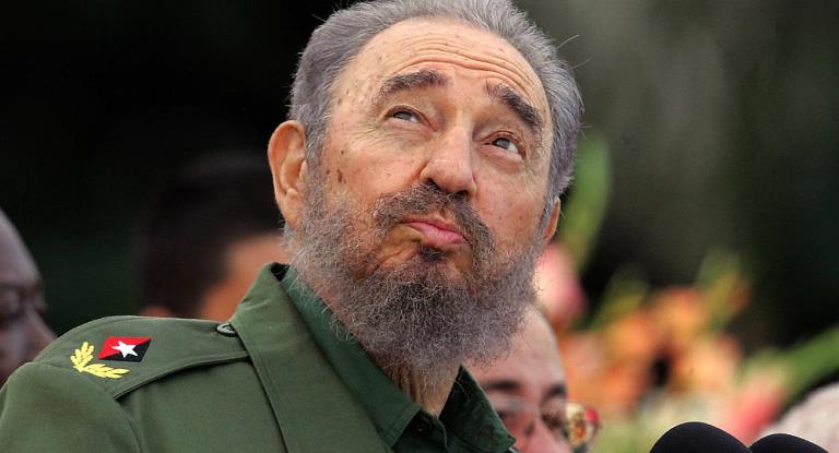 “Pero el pueblo lo llama el caballo y es cierto, Fidel montó sobre Fidel un día; se lanzó de cabeza contra el dolor, contra el polvo del alma”