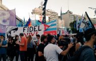 Estudiantes de Periodismo de la UNLP se movilizaron hasta el Obelisco en honor a Fidel