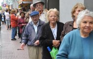 Aunque no lo creas, en el macrismo dicen que los jubilados ahorran tanto que son ellos los que frenan la economía