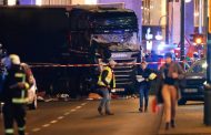 Berlín: camión irrumpe en un mercado navideño y deja nueve muertos