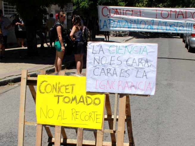 Periodismo de la UNLP repudia los recortes del macrismo en ciencia y educación