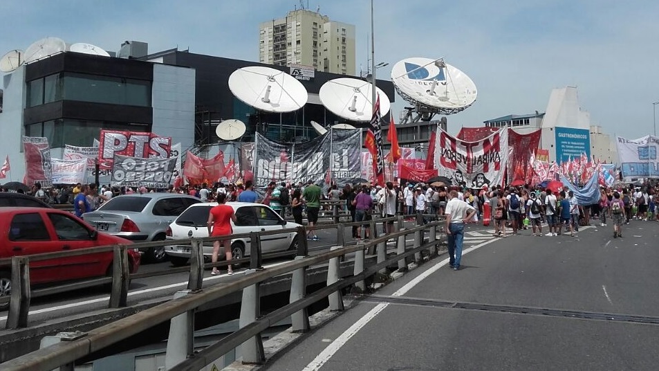 La protesta nacional que no fue televisada: exigieron la reincorporación de los 380 despedidos de AGR-Clarín
