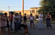 “La situación en Los Hornos es angustiante”, denunció Saintout al acompañar a los 2.500 vecinos que siguen sin agua