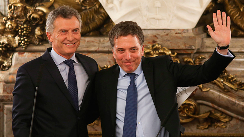 La CEOcracia al poder: Con dos meses como ministro, Dujovne niega la recesión y le miente a los argentinos más que cuando salía por TV