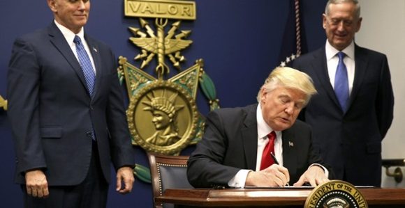 El Departamento de Estado dio marcha atrás a decreto de Trump sobre visados