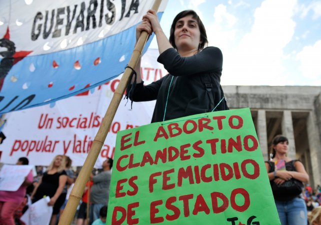 En el Senado bonaerense avanzan para evitar que “la gobernadora macho” impida que se regule la interrupción legal del embarazo