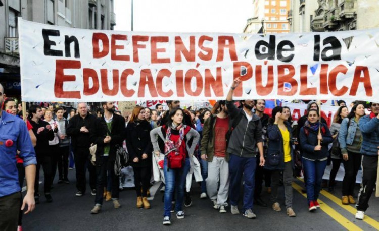 Macri y la derecha construyen sus políticas y discursos sobre Educación desde una gigantesca pirámide de infames mentiras