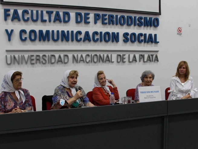 “Cuando otros no se animaron, ellas siempre fueron al frente de la lucha”, dijo Florencia Saintout sobre las Madres