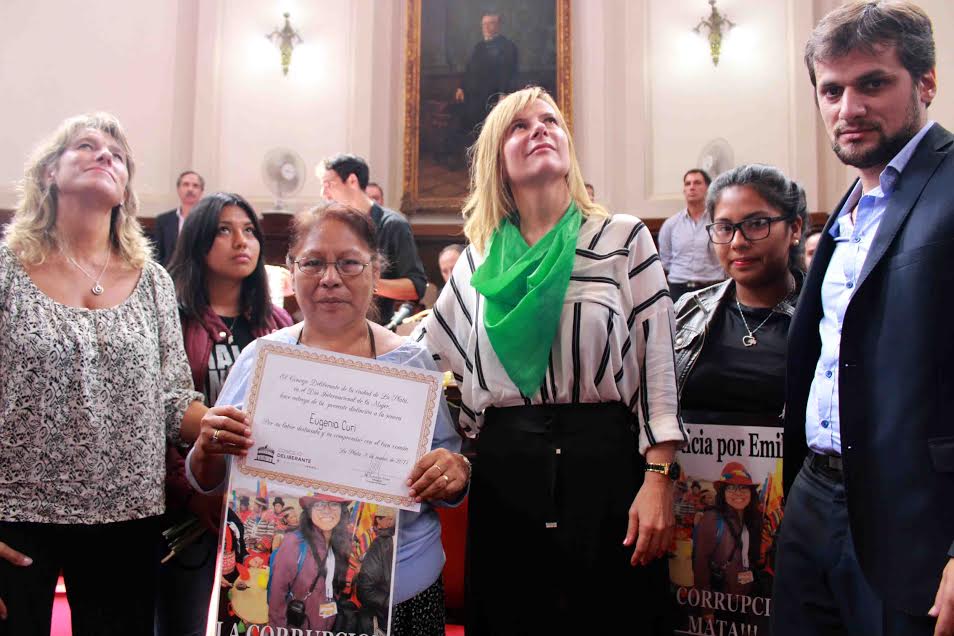 Contra la impunidad de Garro: concejales reconocieron a la madre de Emilia Uscamayta Curi