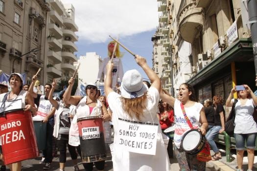 La huelga docente continúa este martes: “No queremos salarios de hambre”