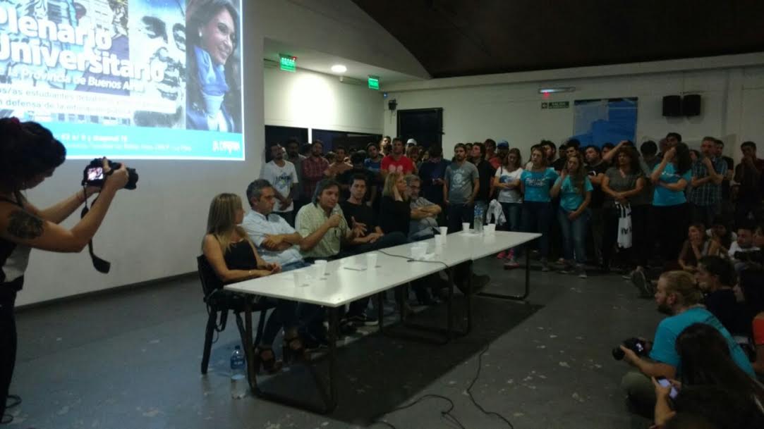 Florencia Saintout acompañó a Máximo Kirchner durante un acto universitario realizado en La Plata