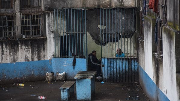 Los verdugos del Servicio Penitenciario Bonaerense y la Justicia al servicio de las obsesiones represivas: que los presos no estudien