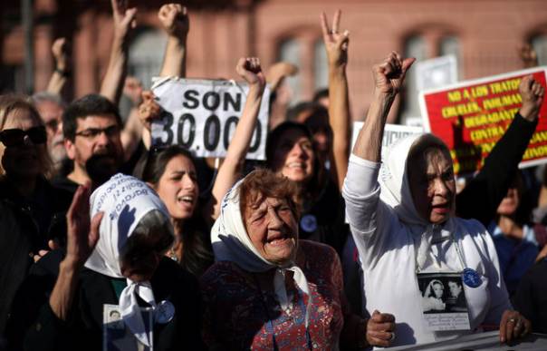 Que la “furia” del pueblo salga a las calles para echar y juzgar a los PROgenocidas de la Corte