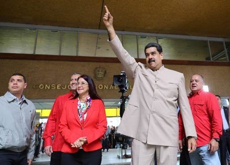 “Que el pueblo decida si quiere a los violentos y terroristas, o a la Venezuela Constituyente de la paz”, sentenció Maduro