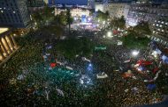 Más de 500 mil personas, con sus pañuelos blancos, expresaron un furioso rechazo a los prostibularios caciques de Cambiemos y su infame Corte Suprema