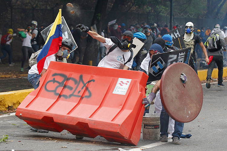 Al menos 100 mil dólares por mes envía EE.UU. a los opositores en Venezuela, para financiar sus acciones contra Maduro