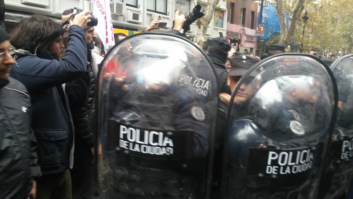 La Policía de Larreta agredió a trabajadores de prensa cuando se movilizaban contra los despidos y la precarización laboral