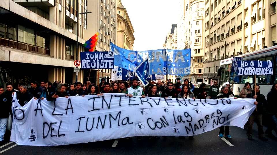 Toma tras la intervención de la Universidad de las Madres: Hebe llamó a defender la educación popular con “piernas, manos y cuerpo”