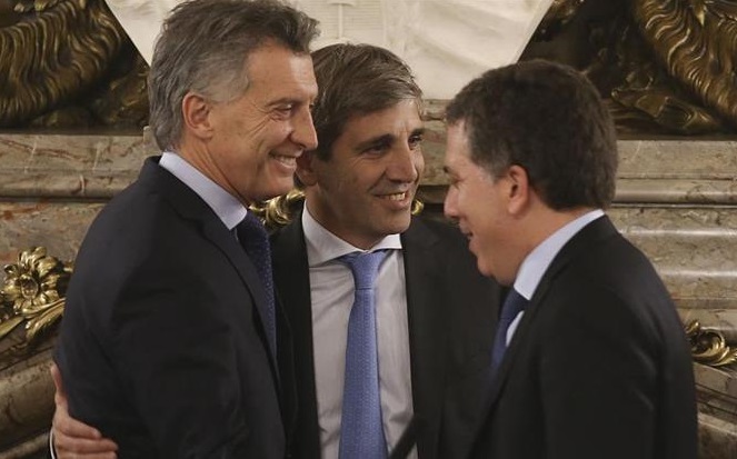 Cambiemos es la desgracia centenaria: el Gobierno endeuda a los argentinos por 100 largos años con la tasa más alta