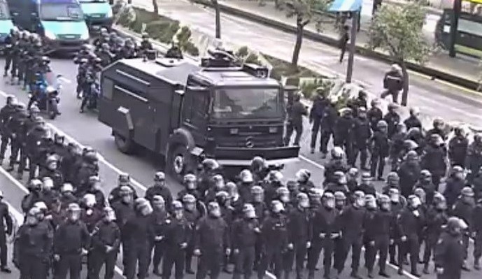 Feroz represión en la 9 de Julio: la policía de Larreta arremetió contra cooperativistas que pedían trabajo y emergencia alimentaria