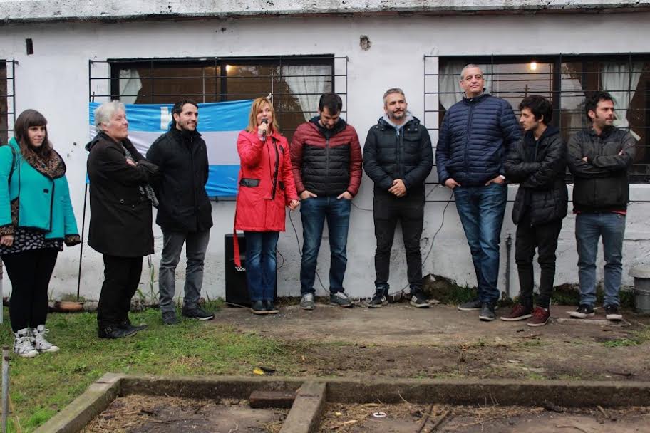 “Una ciudad para estar viva necesita del pan y de la belleza”, dijo Florencia al desplegar una intensa jornada de militancia