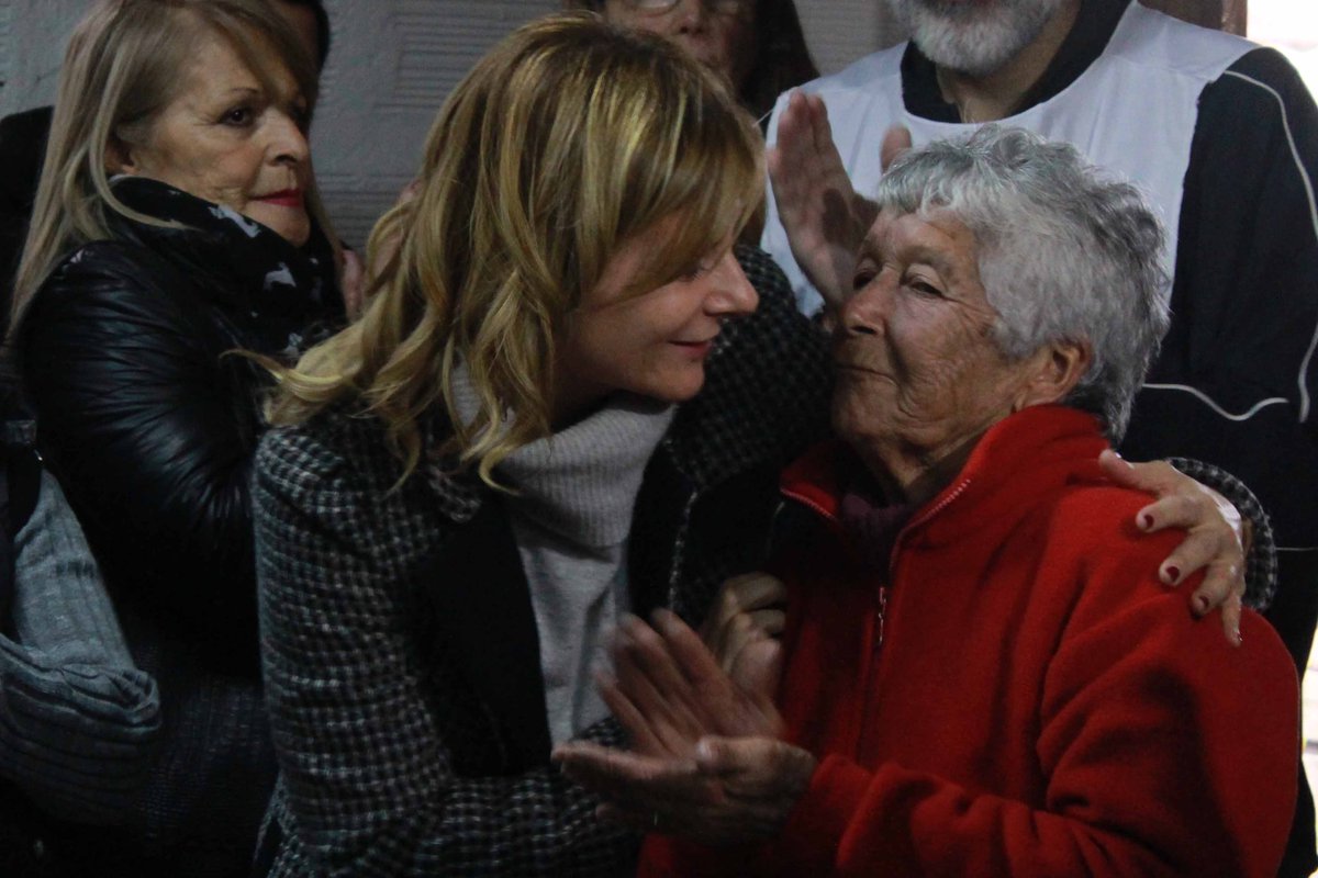 “Ante la ausencia de campañas del Estado, el esfuerzo militante cumple con las campañas de vacunación”, dijo Florencia