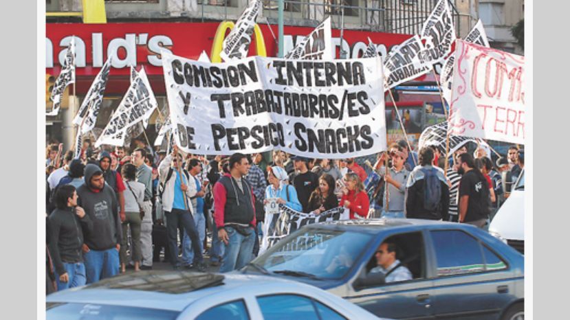 Para el martes, los trabajadores de PepsiCo esperan a una multitud en el Obelisco, en solidaridad contra los despidos