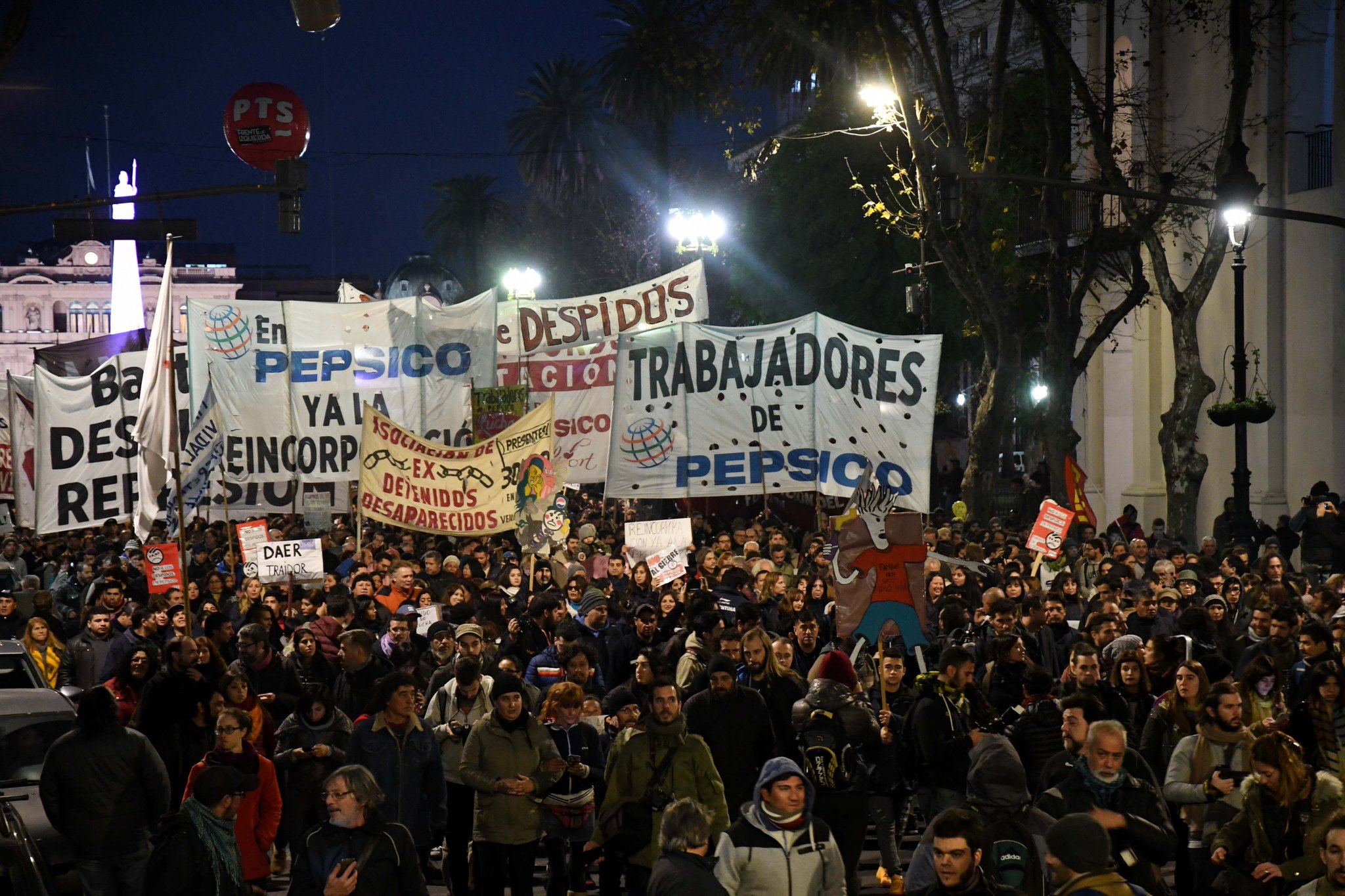 Continúa la lucha con una carpa frente al Congreso: “O nos devuelven los puestos de trabajo o el conflicto de PepsiCo no se termina más”