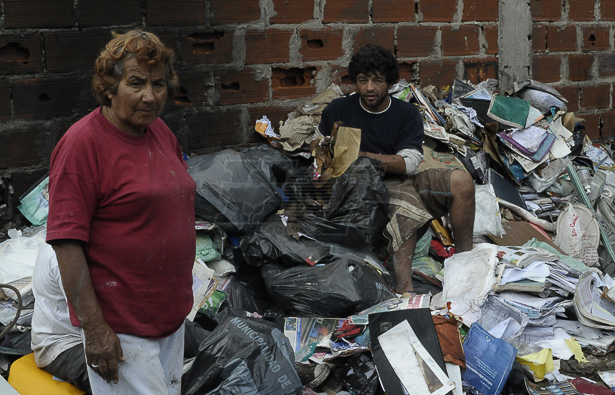 La política de “desempleo terrorista de Estado” que despliega Garro genera cada vez más pobres en La Plata