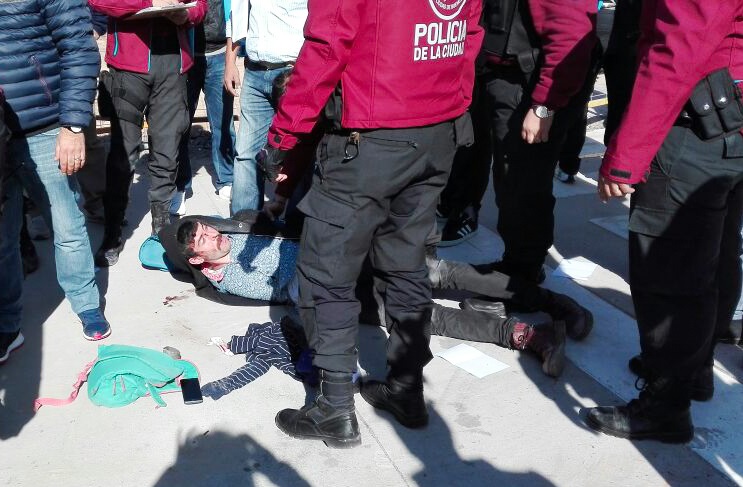 Rodríguez Larreta endurece la represión: sus uniformados atacaron una protesta pacífica en Tribunales
