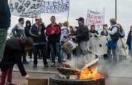 Crisis por las importaciones: trabajadores que no cobran desde hace cuatro meses tomaron la fábrica GGM en Las Flores