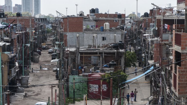 Así están las villas con Larreta: agua contaminada, enfermedades y, cuando llueve, mierda