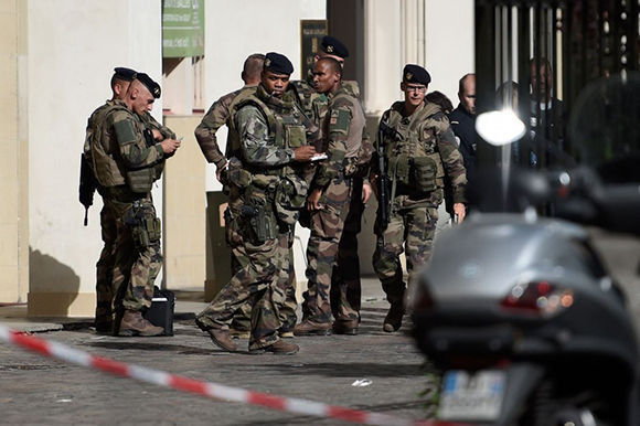 Atacan a militares cerca de París: y desde 2015, en Francia murieron casi 240 personas en atentados