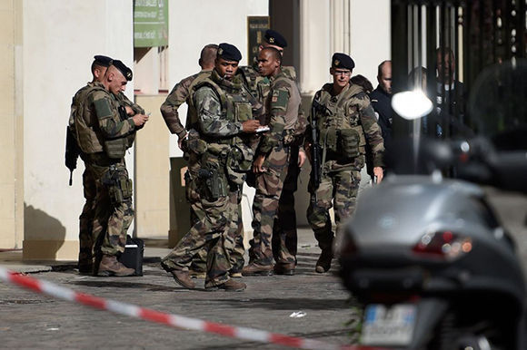 Atacan a militares cerca de París: y desde 2015, en Francia murieron casi 240 personas en atentados