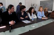 “Cada vez el Estado les pide más a los docentes y les da menos”, dijo Florencia al acompañar a SUTEBA en su reclamo