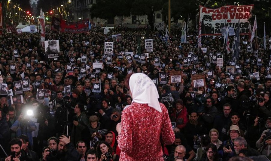 Un grito de miles resonó desde Plaza de Mayo: “¡Aparición con vida ya de Santiago Maldonado y castigo a los culpables!”