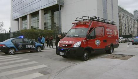 Explotó un sobre bomba en la empresa encargada del escrutinio de las PASO y dos personas resultaron heridas