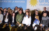 “Votemos todos y todas contra este modelo de ajuste tan terrible”, pidió Florencia en el cierre de la campaña junto a Cristina