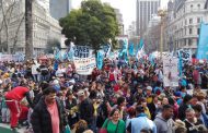 Tras veinte meses de ajuste macrista, cientos de miles de hambrientos y desocupados se encomendaron a San Cayetano